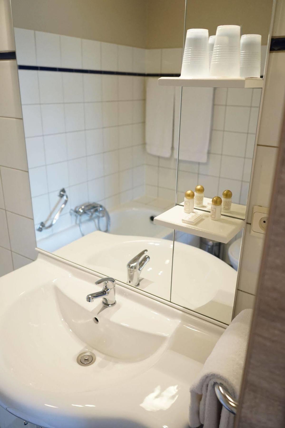 Hotel Les 5 Ourthes Houffalize Esterno foto
